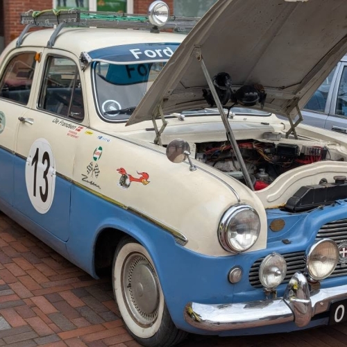 Biler på torvet i Ringe