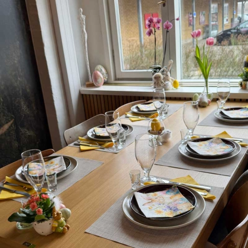 Påskefrokost hos MIVI's café & spisested for enlige og seniorer