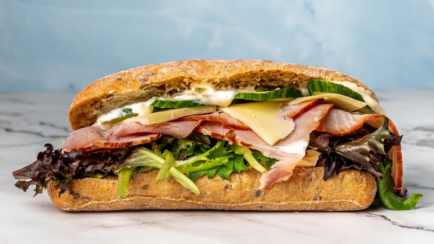 Sandwich med skinke og ost