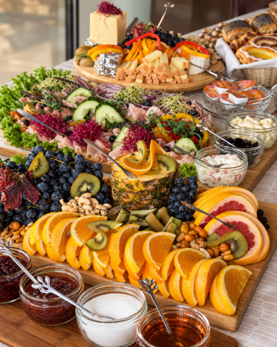 Bordopstilling til brunchselskab hos MIVI’s café & spisested i Ringe