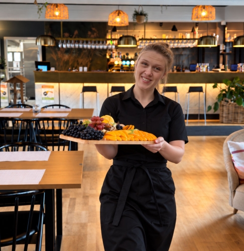 Stort frugtfad til brunch